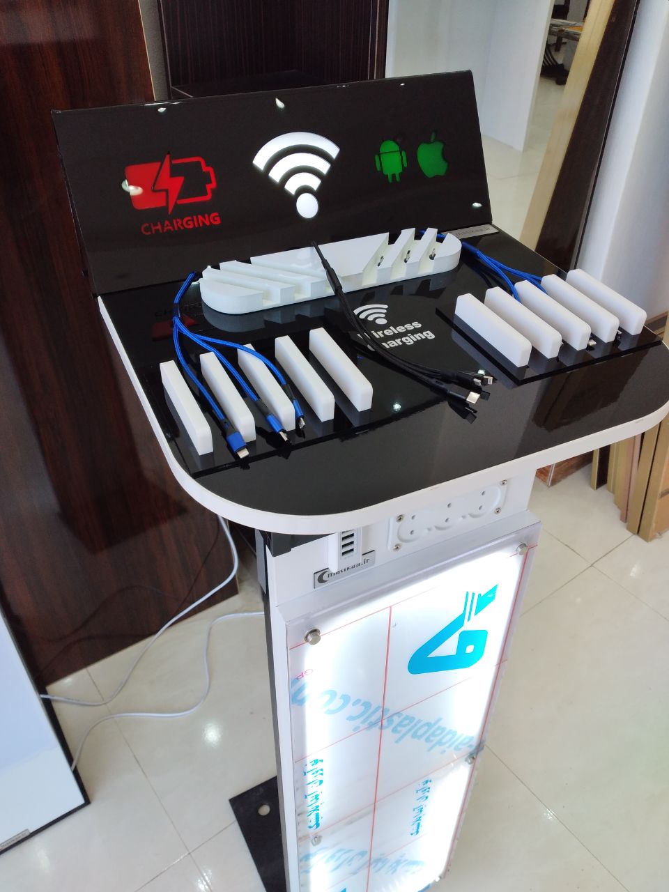 - شارژر موبایل اماکن عمومی پایه دار - شارژر وایرلس  پایه دار - شارژر بی سیم پایه دار – ایستگاه شارژ  پایه دار - شارژرهای فست  پایه دار - شارژر پایه دار – استند موبایل  پایه دار – استند عمومی موبایل  پایه دار – شارژر عمومی  پایه دار – تابلو اعلانات – تابلو اطلاعات هوشمند – شارژر چندتایی – تابلو اطلاع رسانی – شارژرها پایه دار